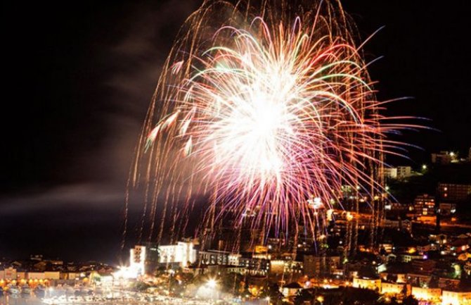 Novogodišnja noć hladna, vjetrovita i bez padavina