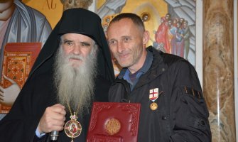 Amfilohije odlikovao policajca iz Nikšića, Miloja Šćepanovića