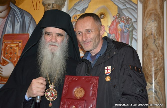 Amfilohije odlikovao policajca iz Nikšića, Miloja Šćepanovića
