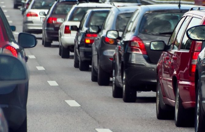 Tokom praznika veliki broj nezgoda, policija apeluje na vozače da ne upravljaju vozilom u pijanom stanju i prijave one koji to čine