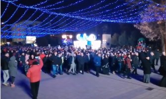 U više cg gradova i večeras šetnje predvođene sveštenstvom 