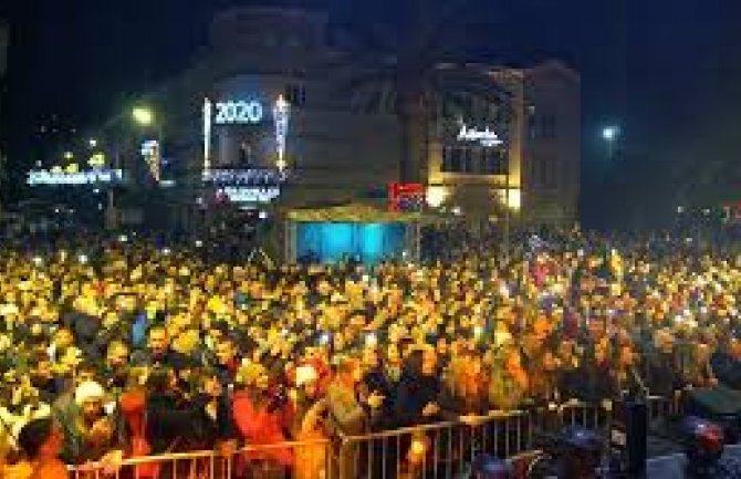 Novu godinu u Tivtu pored gostiju iz regiona dočekali i gosti iz Rusije i Velike Britanije