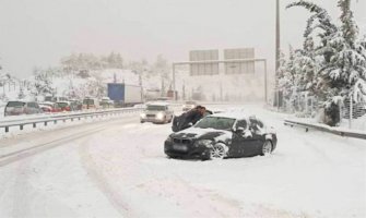 Greške i propusti: Zbog sniježne blokade autoputa smijenjen komandir Saobraćajne policije