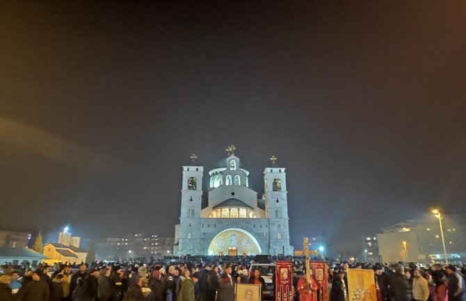 I večeras okupljanja u većini crnogorskih gradova