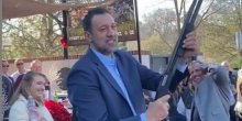 Usred Amerike grmjeli pucnji: Divac pucao iz sačmare na Božić (VIDEO)