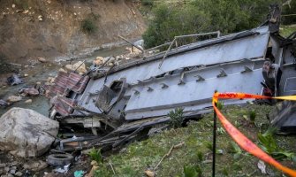 Iran: Autobus sletio u provaliju, 19 poginulo