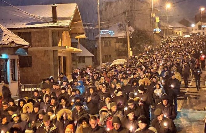 Molitveni hod neće stati: Ima nas mnogo, ne guši nas strah, ne smeta nam mećava