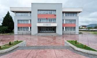 Osnovac sa govornom manom prebio učenika koji mu se rugao