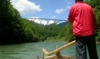 Drveni splavovi atrakcija za turiste u Njemačkoj