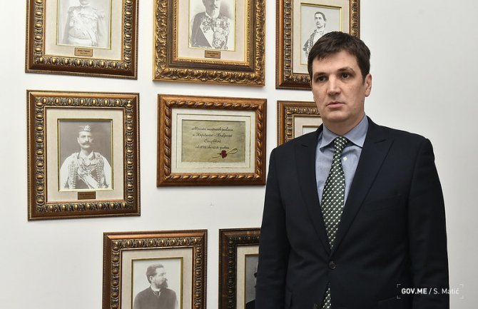 CG sve više izložena hibridnim prijetnjama, kao članica NATO dužni da se tome suprotstavimo