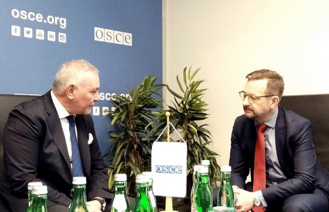 OEBS sa posebnom pažnjom prati aktuelna zbivanja u CG