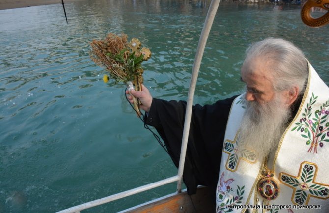 Amfilohije odgovorio Đukanoviću: Litije nisu politički skupovi, pregovori kad se Zakon povuče