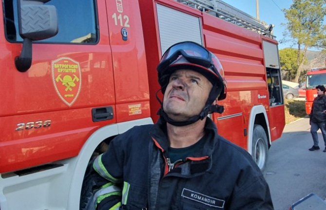 Ugašen požar na zgradi u Tivtu, nema povrijeđenih