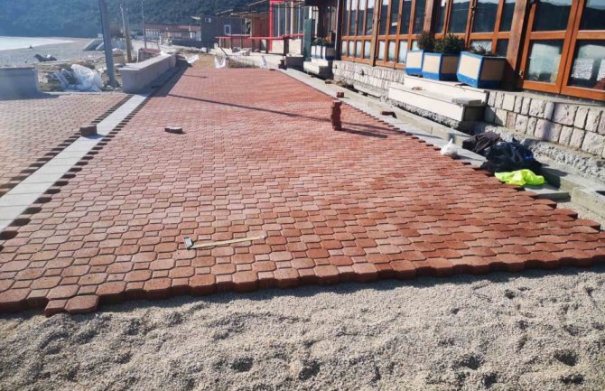 Počelo popločavanje staze na Jazu