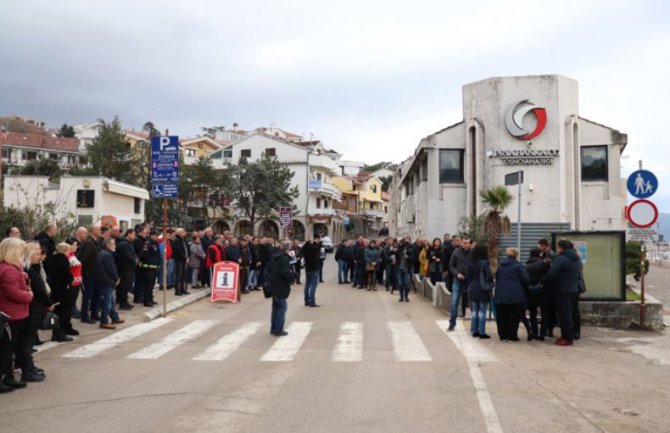 Četrdeset dana od ubistva policajca: Herceg Novi odao poštu Lekoviću