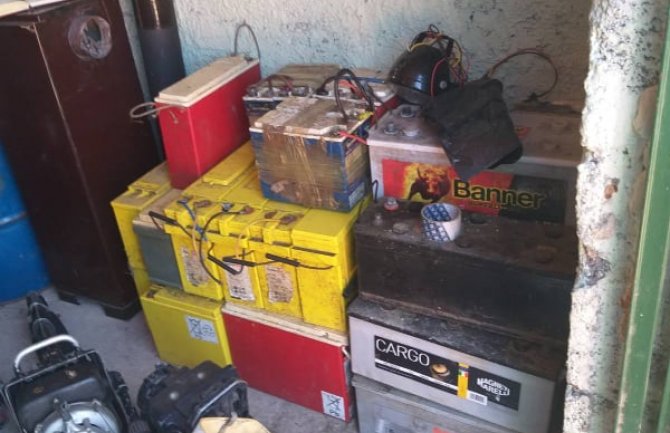 Dva lica zatečena u nelegalnom izlovu ribe(FOTO)