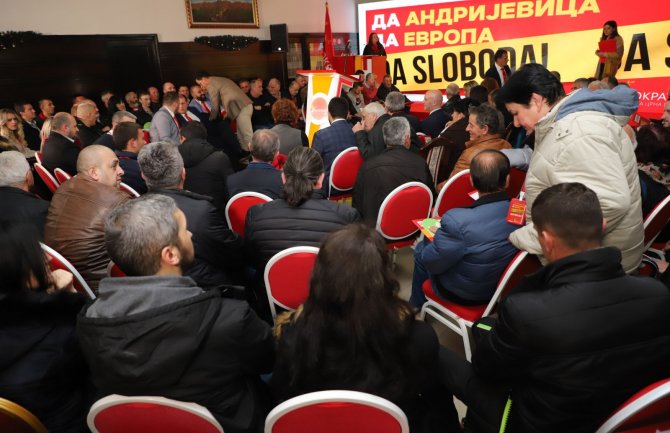 Demokrate: Da ne bi građani odlazili iz države, DPS  mora da ode s vlasti