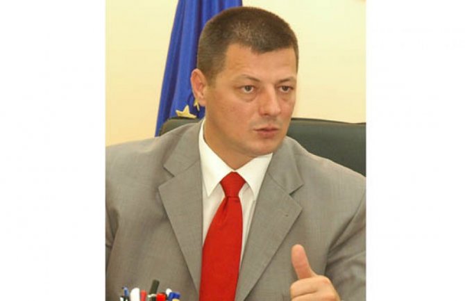 Policijski službenici obezbjeđuju 15 štićenih ličnosti