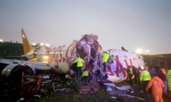 Istanbul: Avion skliznuo sa piste prilikom slijetanja jedna osoba poginula, 157 povrijeđeno (VIDEO)