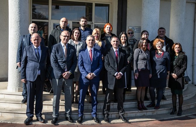 Dom zdravlja PG dobio 15 specijalista; Hrapović: Država se sa posebnim senzibilitetom odnosi prema svim pitanjima koja tište bijele mantile