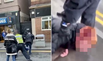 Šokantan video: Policajac brutalno pretukao maloljetnog navijača(VIDEO)