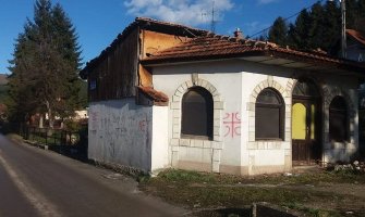Pljevlja: Krstovi sa četiri S ispred kuća Muslimana i Bošnjaka još nisu uklonjeni 