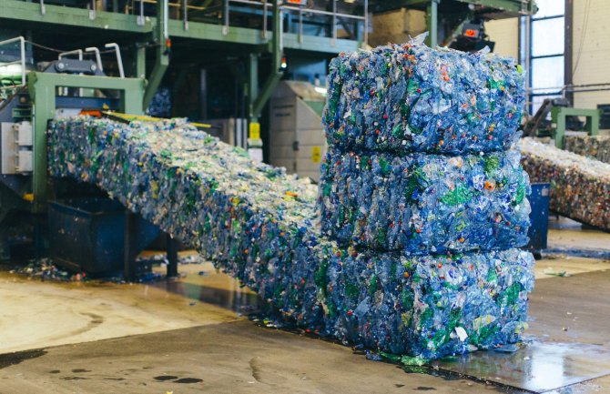 Norvežani recikliraju 97% plastike: Ubacuju flaše u mašinu ispred marketa i dobijaju novac