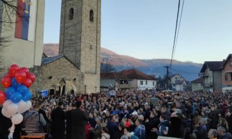 Nastavljene litije, prosidba u Bijelom Polju ispred hrama