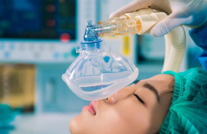 Evo zbog čega ne smijemo ništa da jedemo prije operacije