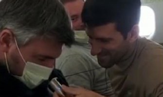 Đoković zabavljao prisutne u avionu tokom leta za Dubai: Gorane, nema spavanja (VIDEO)