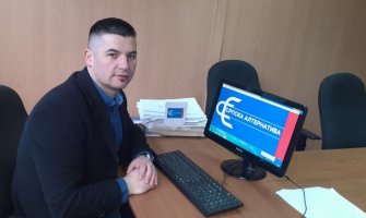 Perišić: Smiriti tenzije dok traju pregovori Vlade i Mitropolije