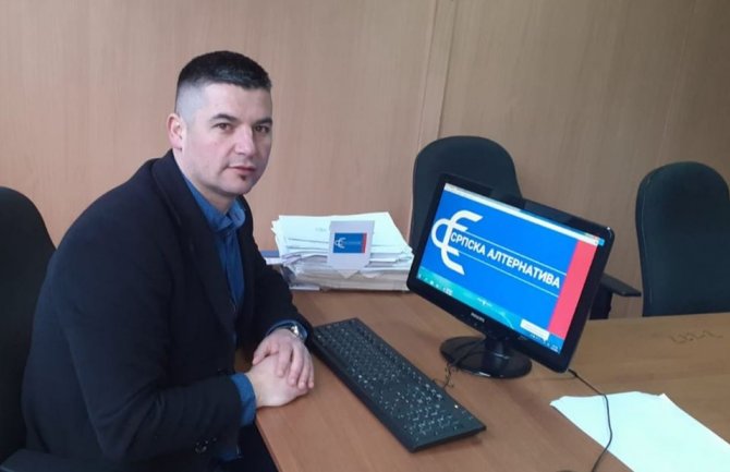 Perišić: Smiriti tenzije dok traju pregovori Vlade i Mitropolije