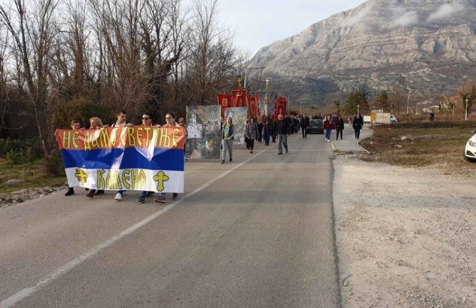 U više crnogorskih gradova održani molebani i litije 