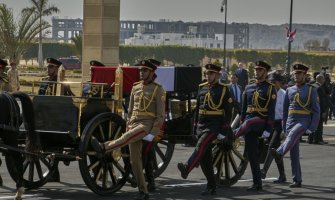 Mubarak sahranjen uz vojne počasti