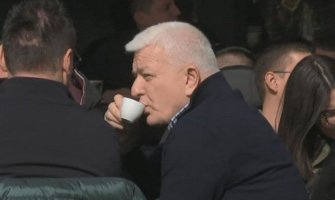 Marković uz kafu pratio litiju iz kafića