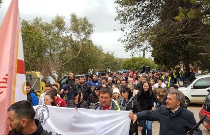 U više crnogorskih gradova molebani i litije