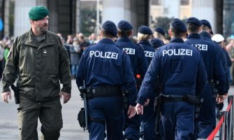 Austrija šalje policajce i pse na mađarsko-srpsku granicu