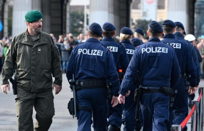 Austrija šalje policajce i pse na mađarsko-srpsku granicu