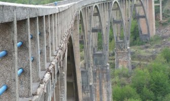 Demokrate: Sudbina oronulog mosta na Đurđevića Tari podređena računici pojedinaca