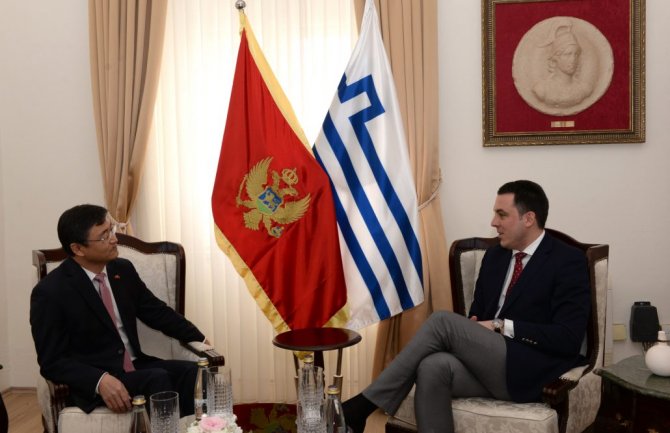 Podgorica donirala 10.000 eura kineskom narodu