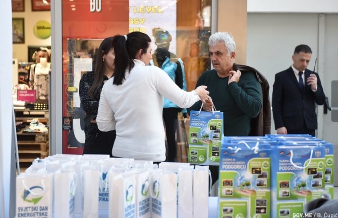 Beskamatni krediti: Građani će moći da apliciraju za isporuku i montažu solarnih panela za grijanje sanitarno tople vode i proizvodnju struje 