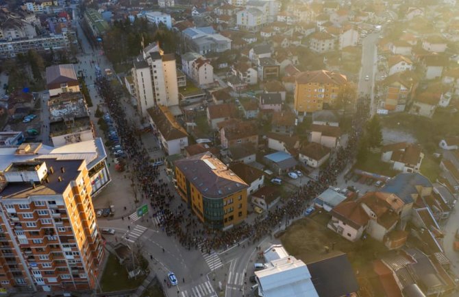 Sa litije u BP poručeno: Mi volimo našu državu, nećemo da je rušimo, već zajedno da je gradimo(VIDEO)