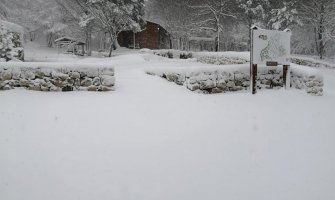 U hercegnovskom zaleđu 20 centimetara snijega,putevi prohodni(FOTO)