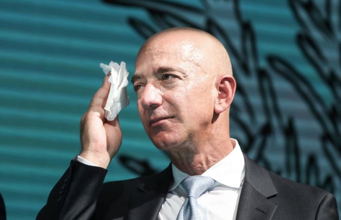 Bezos za noć izgubio sedam milijardi dolara