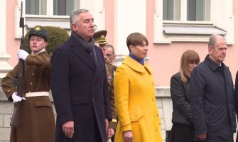 Đukanović stigao u Estoniju, dočekan uz najviše državne počasti
