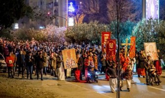 Litija protiv bezakonja i koronavirusa, Otac Siniša: Razumijemo one koji nas  podržavaju ali ne smiju da nam se pridruže