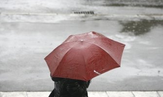 Oblačno sa slabim padavinama