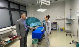 “Poliklinika dr Zejnilović” svoje kapacitete stavila na raspolaganje, kompanija “Dadi export” donirala posteljine