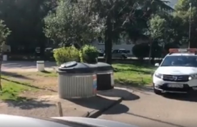 Komunalna policija u PG preko razglasa upozorila građane: Krenite kućama(VIDEO) 