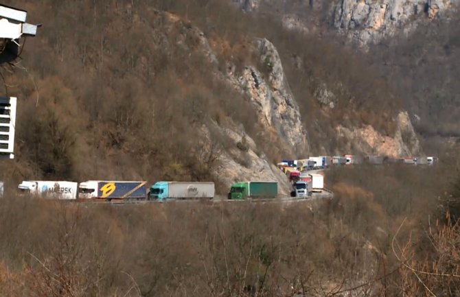 Na graničnom prelazu Dobrakovo ogromne gužve